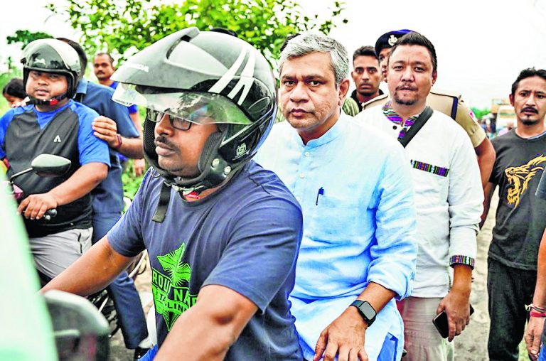 रेल हादसे में कंचनजंगा का गार्ड और मालगाड़ी का लोको पायलट की भी मौत