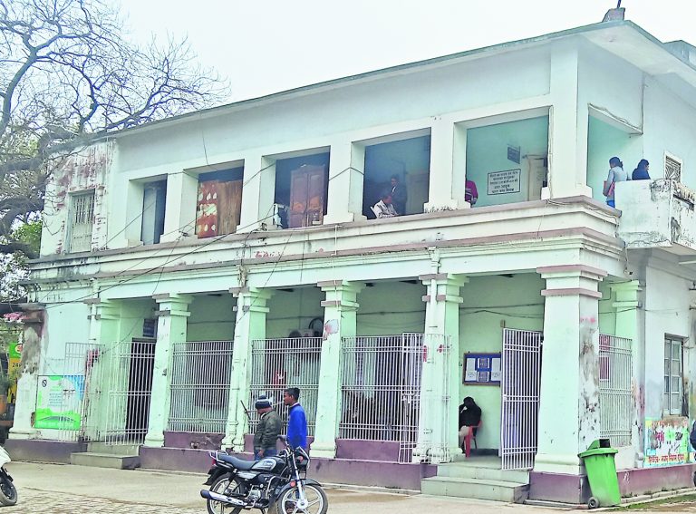 प्रशासनिक स्वीकृति मिलने में विलंब से जल जमाव वाली सड़कों का निर्माण अधर में है लटका