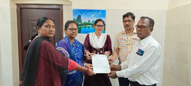 भूमिगत पथ पर जलजमाव की समस्या दूर करने व फुटपाथ निर्माण की उठायी मांग