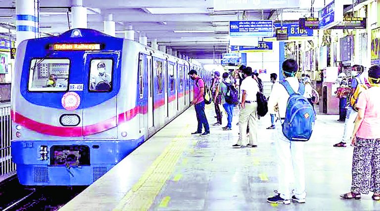 रात की मेट्रो सेवा पर रोज का खर्च सवा तीन लाख, कमाई हो रही मात्र छह हजार रुपये की