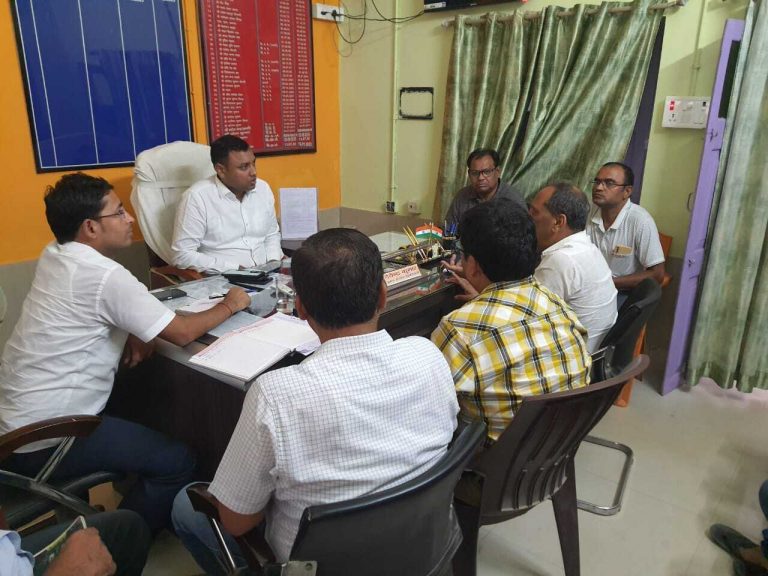 बैठक में बाढ़ पूर्व तैयारी की समीक्षा की
