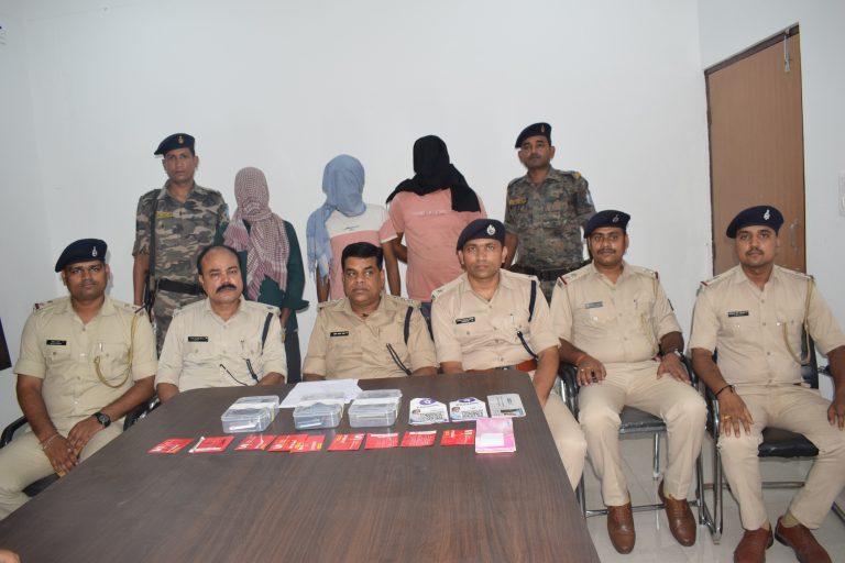 – झरिया से तीन साइबर अपराधी पकड़ाये, खातों में एक करोड़ से अधिक के ट्रांजेक्शन का खुलासा