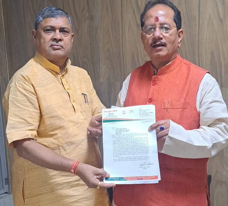 झंडोत्तोलन कार्यक्रम को मिले राजकीय महोत्सव का दर्जा