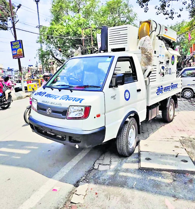 अब सॉलिड गार्बेज सकिंग व्हीकल से होगी सड़कों की सफाई