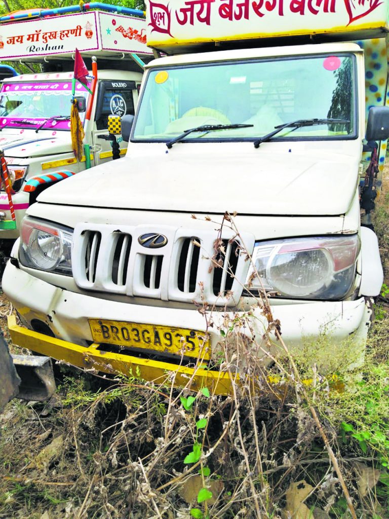 52 मवेशियाें से भरे छह वाहन जब्त, 13 तस्कर गिरफ्तार
