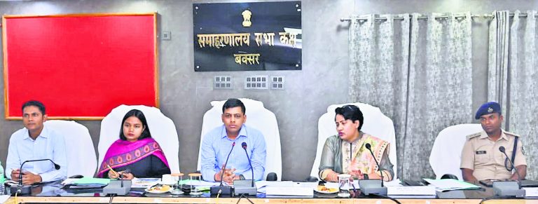 60 प्रतिशत कम आधार सीडिंग वाले अंचल के सीओ से डीएम ने की जवाब-तलब
