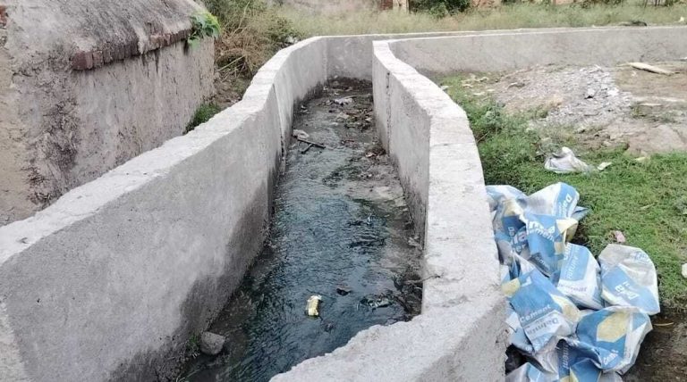 डीसी ने नाली निर्माण में गड़बड़ी का जांच का दिया आदेश