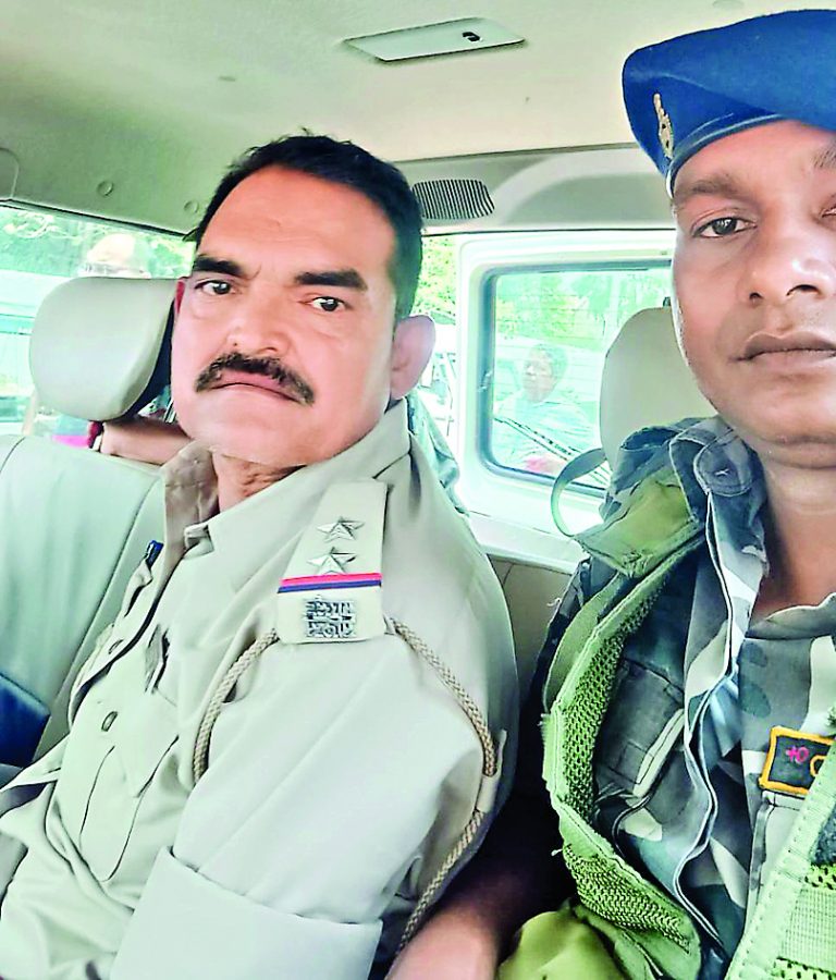 रातू थाना के दारोगा को 35 हजार घूस लेते एसीबी ने रंगेहाथ किया गिरफ्तार