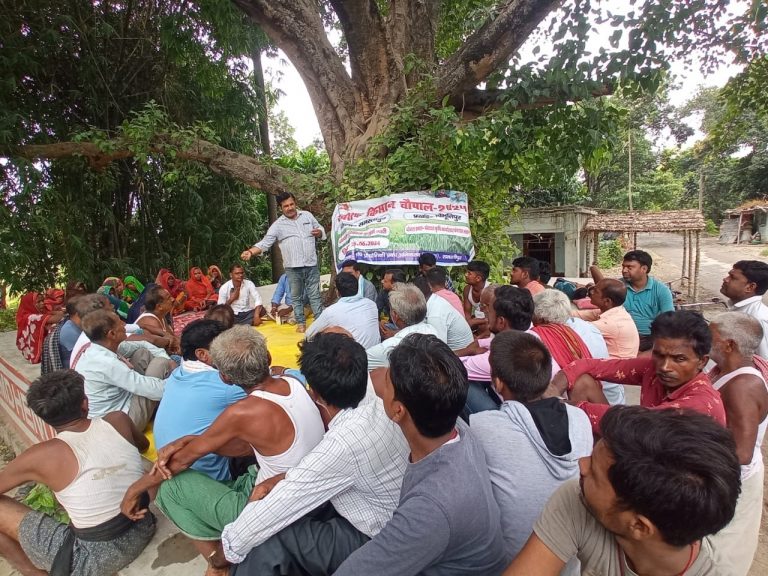 चौपाल में किसानों के बीच परंपरागत खेती पर हुई चर्चा