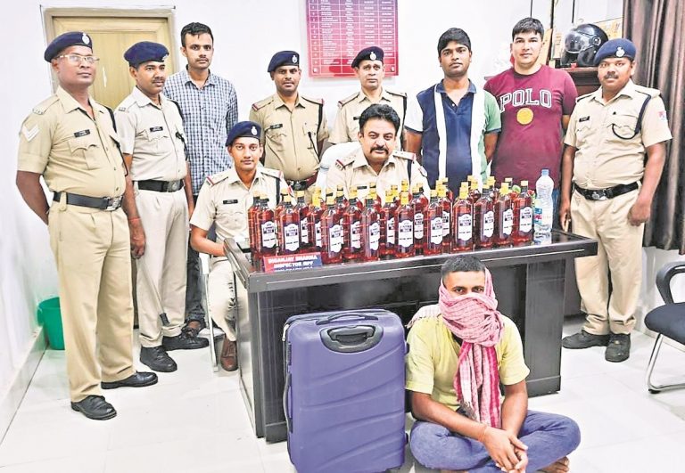 शराब तस्करी के आरोप में युवक रांची स्टेशन से गिरफ्तार