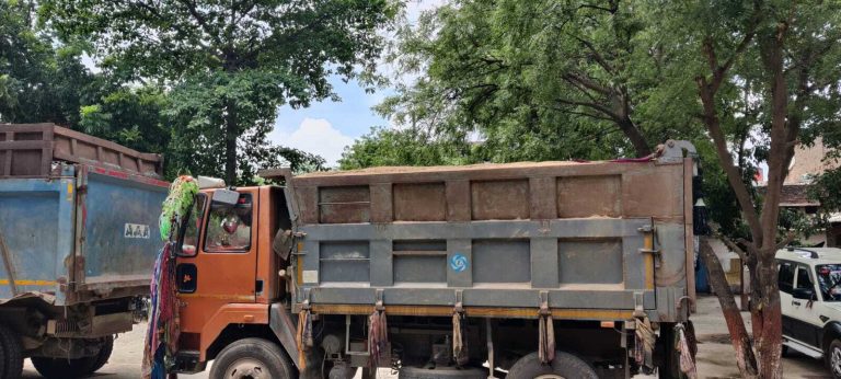 अवैध बालू लदा हाइवा जब्त, शाहकुंड का रहने वाला चालक गिरफ्तार