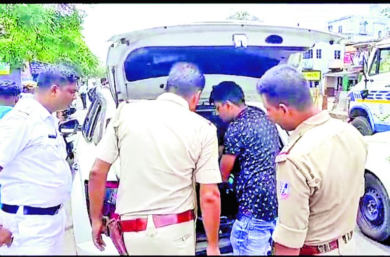 असामाजिक गतिविधियों की रोकथाम पर नाका चेकिंग