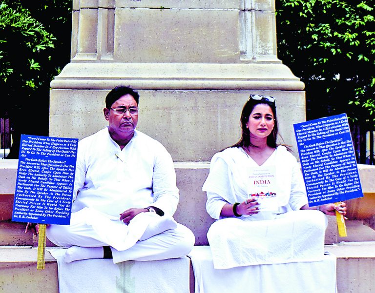 दोनों तृणमूल विधायकों ने विधानसभा में दिया धरना