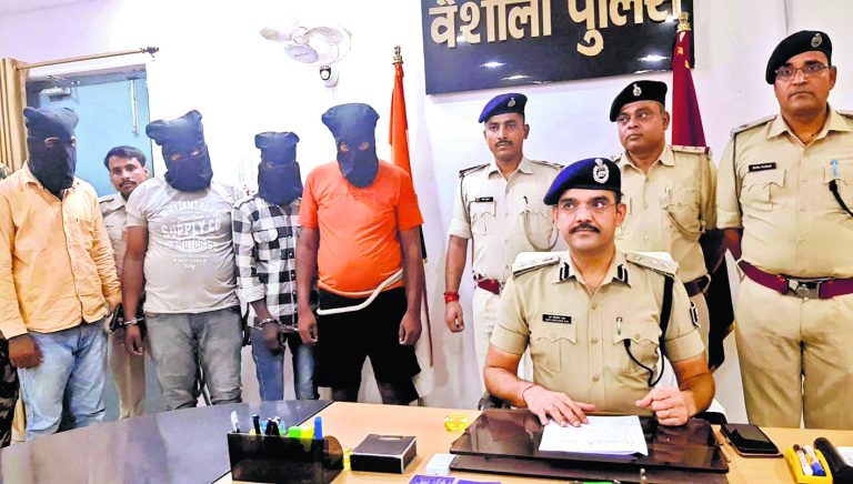 सीएसपी संचालक से हुई लूट का पुलिस ने किया खुलासा, चार बदमाश गिरफ्तार