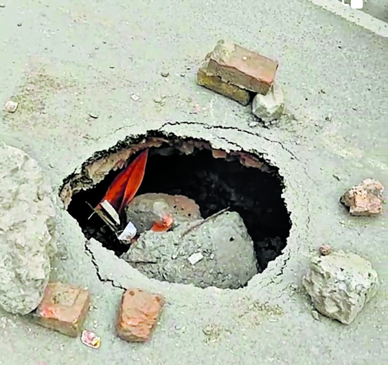 काशी बाजार एनएच पर बना है मौत का गड्ढा