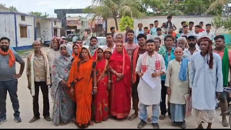 ग्रामीणों ने सीओ को सौंपा ज्ञापन
