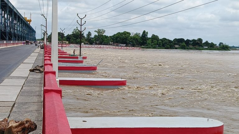 कोसी नदी के जलस्तर में बढ़ोतरी, कोसी बराज के खोले गए 29 फाटक, सुरक्षित हैं सभी स्पर व तटबंध