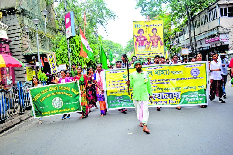 हूल दिवस पर धर्मतला में निकाली रैली