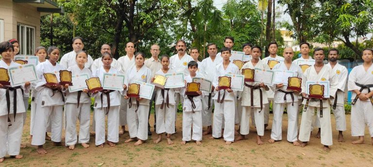 शोतोकान कराटे डो फेडरेशन ऑफ इंडिया के 16 कराटेकारों को ब्लैक बेल्ट