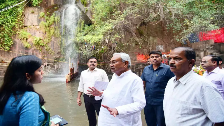 Kakolat waterfall: सौंदर्यीकरण का काम हो गया है पूरा, सीएम नीतीश करेंगे उद्घाटन…