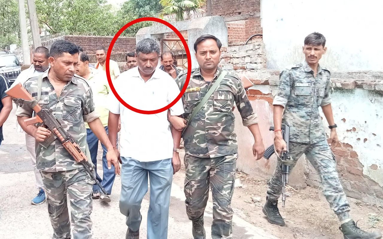 latehar news acb palamu arrest panchayat sevak of balumath