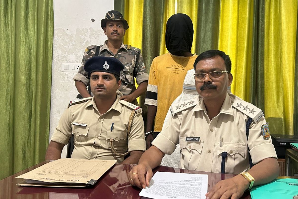हत्याकांड का खुलासा करते एसडीपीओ