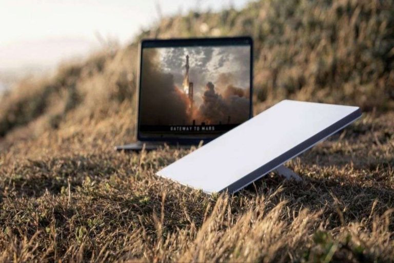 Elon Musk ने पेश किया Starlink Mini; जंगल हो या पहाड़, हर जगह मिलेगा सुपरफास्ट इंटरनेट