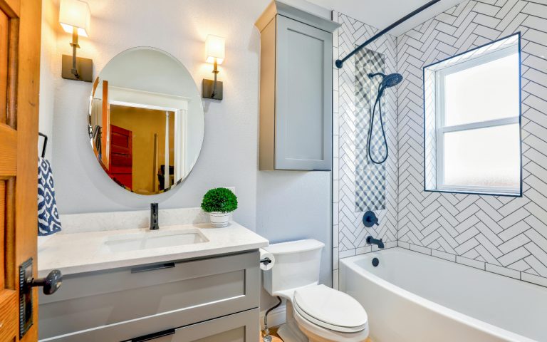 Vastu Tips for Bathroom: बाथरूम में रखें ये 3 चीजें नहीं लगेगी बुरी नजर