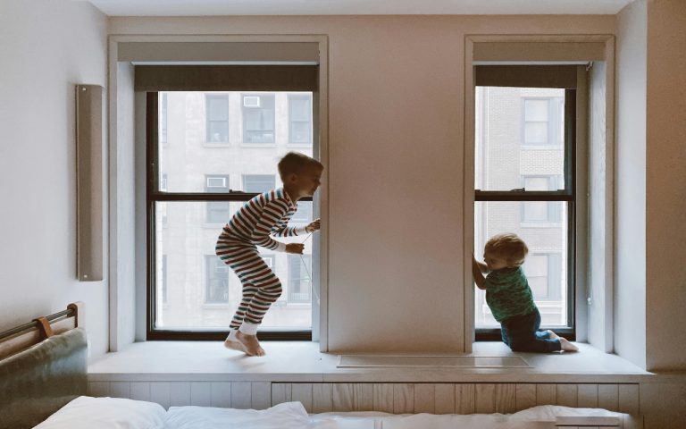 Vastu Tips: अपने बच्चे के कमरे से आज ही हटा दें ये चीजें, पढाई में लगेगा मन, जीवन में होंगे सफल