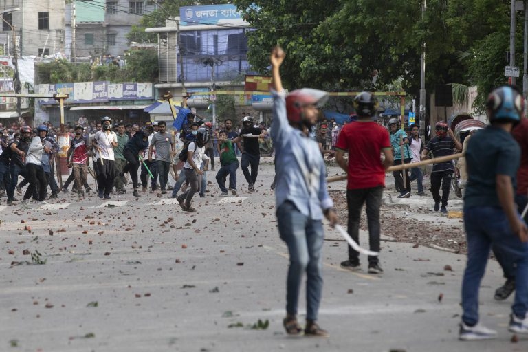 Bangladesh Protest: बांग्लादेश में आरक्षण विरोध प्रदर्शन में अब तक 105 लोगों की मौत, लगाया गया कर्फ्यू, सड़कों पर सेना तैनात