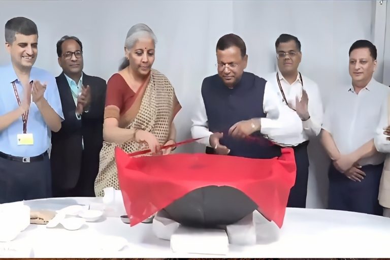 Budget 2024 : निर्मला सीतारमण सहित अधिकारियों ने मनाया हलवा समारोह
