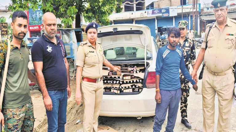 लाखों की शराब लेकर यूपी से बिहार आ रहे थे तस्कर, गोपालगंज पुलिस ने किया गिरफ्तार