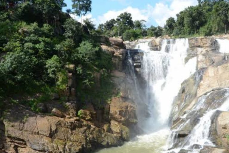 Jharkhand Tourism: इस मनमोहक जलप्रपात से निकलती है पानी की 10 धाराएं, खूबसूरत है यहां का दृश्य