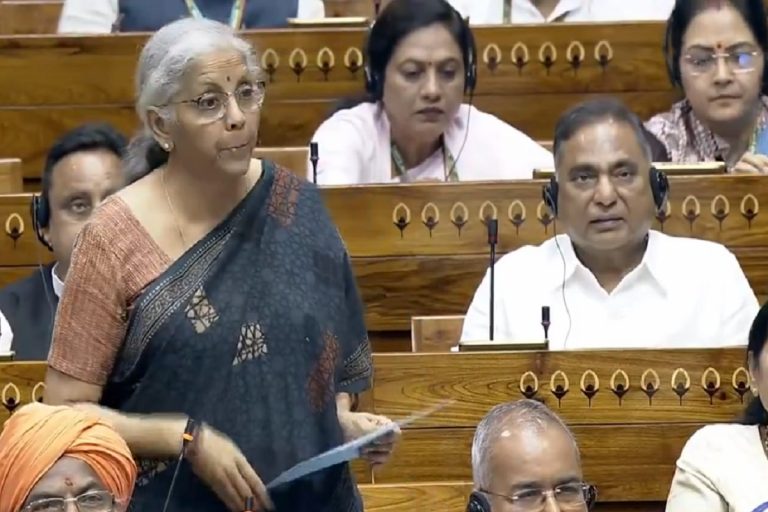 Economic Survey : Export बढ़ाने के लिए नए आयामों मे विस्तार जरूरी
