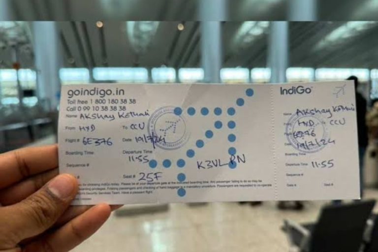 Travel: Indigo ने हाथ से लिखे बोर्डिंग पास किए जारी, जानें क्या है कारण