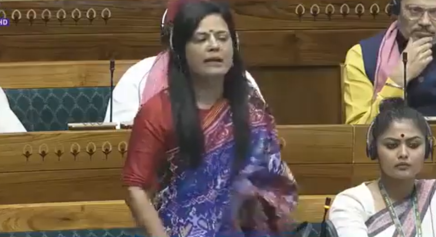 Mahua Moitra: महुआ मोइत्रा ने कहा सत्ताधारी पार्टी ने एक सांसद की आवाज़ दबाने बदले भारी कीमत चुकाई है.