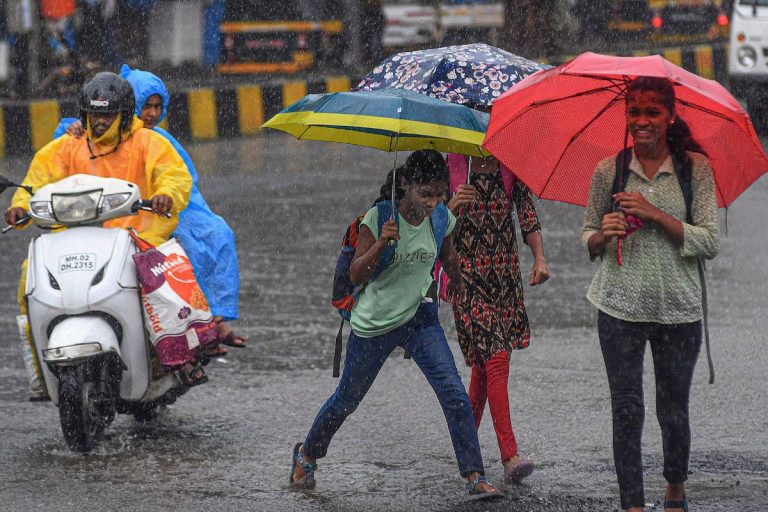Cyclone Asna: चक्रवात असना का कहर, अगले 24 घंटे इन राज्यों में होगी भारी बारिश, अलर्ट जारी