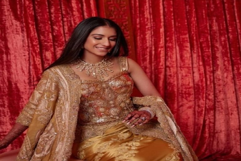 Radhika’s Reception look: अंबानी परिवार की नई बहु राधिका का रीसेप्शन लुक आया सामने
