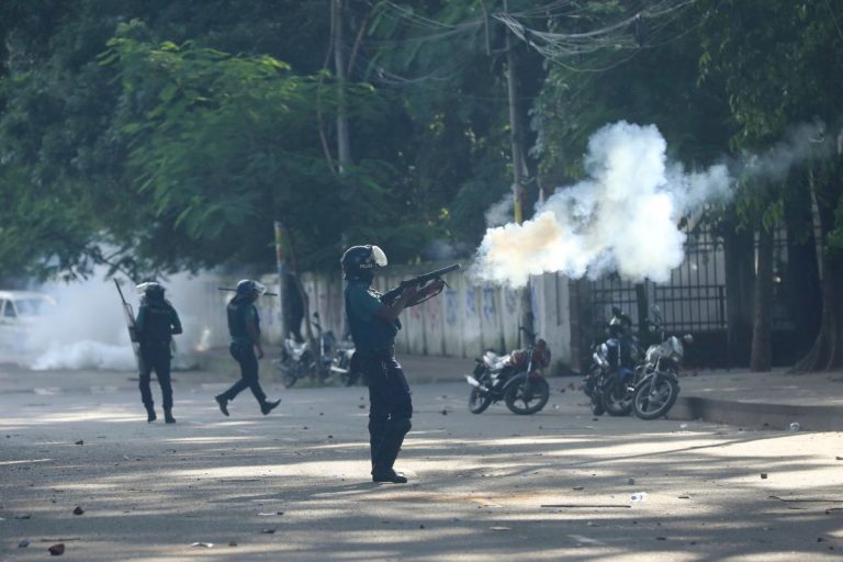 Bangladesh Violence: बांग्लादेश में हिंसक प्रदर्शन के बाद कोर्ट ने सरकारी नौकरियों में आरक्षण घटाया