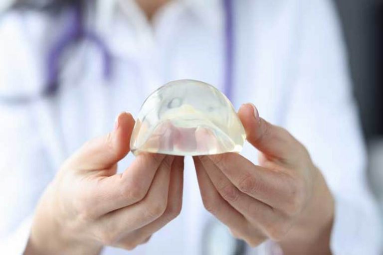 Breast Implants : क्या ब्रेस्ट इंप्लांट से बढ़ जाता है ब्रेस्ट कैंसर का खतरा? जानिए