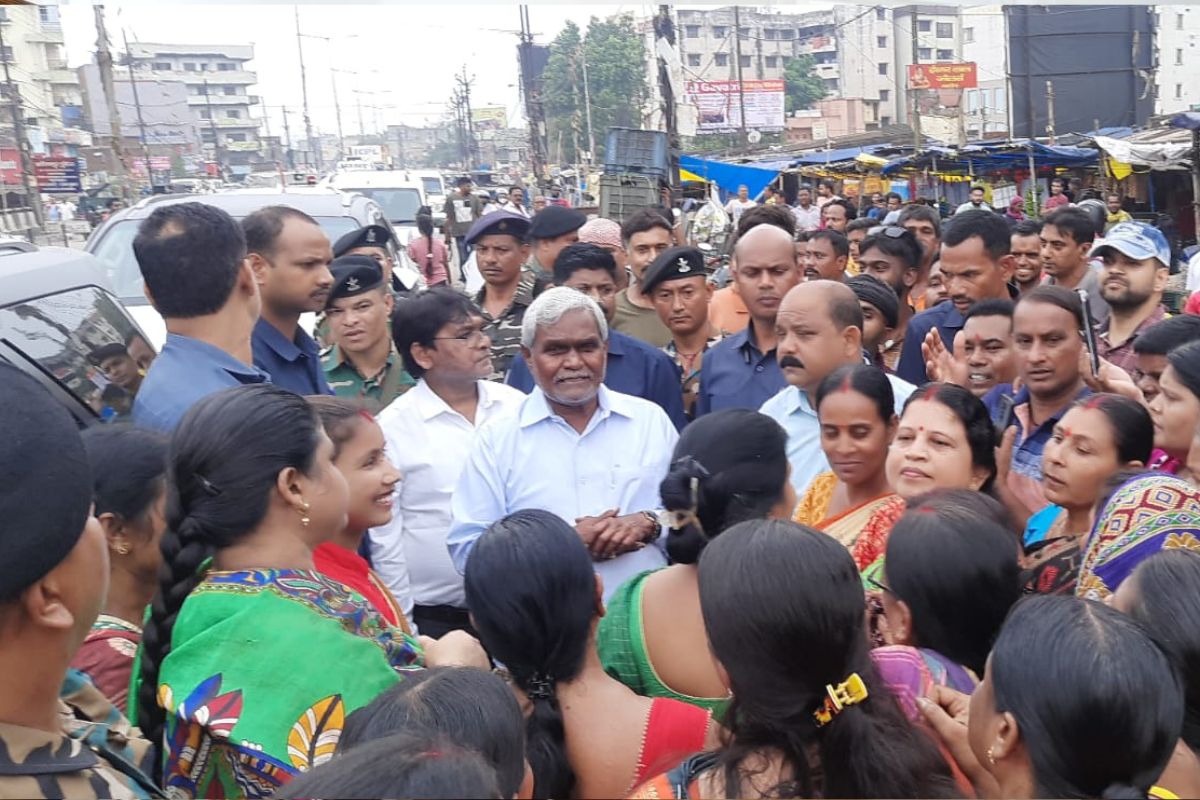 चंपाई सोरेन का स्वागत करते समर्थक