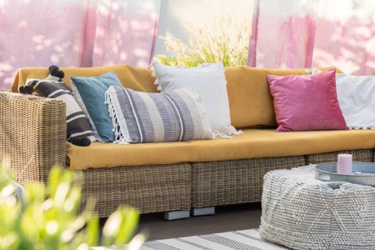 Home Decor Ideas: आपके घर को फ्रेश लुक देंगे ये ट्रेंडी कुशन कवर