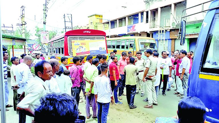 अंडाल : टोटो चालक ने की मिनी बस कर्मी की पिटाई
