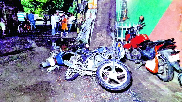 भाजपा कार्यालय में तोड़फोड़