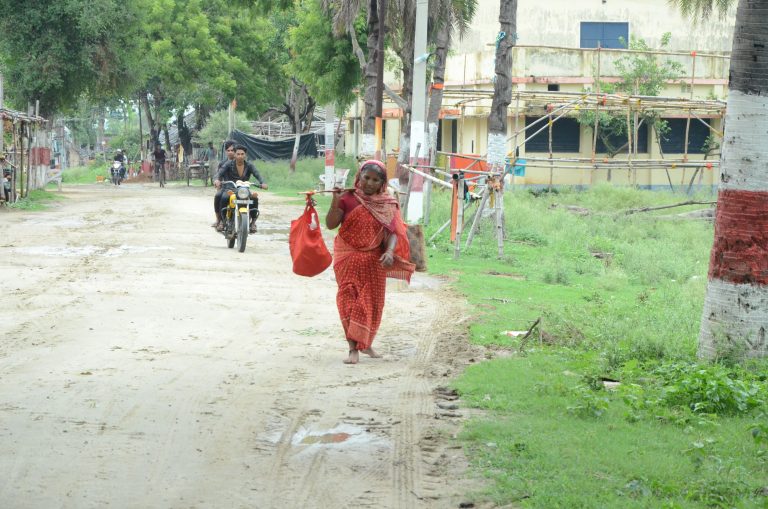 सोमवारी पर बाबा दरबार में उमड़े भक्त, कतार हुई लंबी