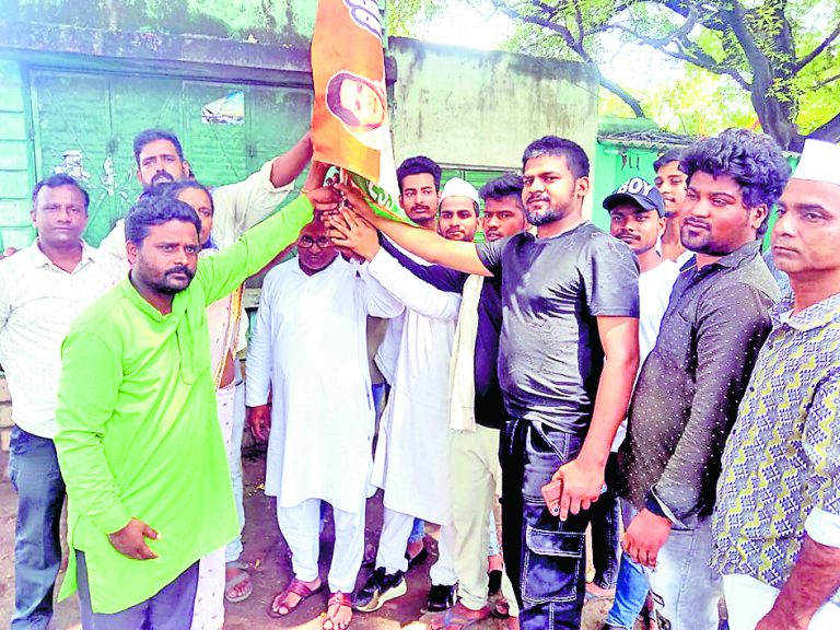 राजनीतिक दलों के कार्यकर्ता व नेता हुए कांग्रेस में शामिल