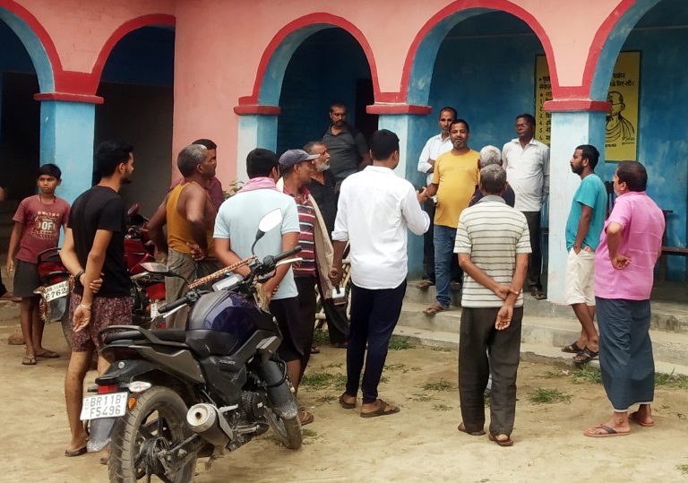 छात्रा अपहरण के आरोपित शिक्षक की दोबारा उसी स्कूल में तैनाती पर हंगामा