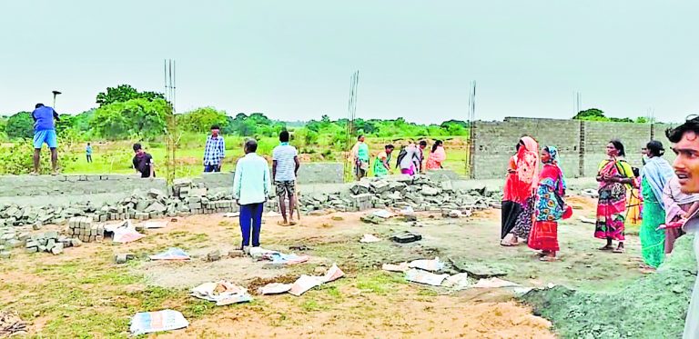 कमलेश के गुर्गों ने जमीन पर कब्जा के लिए की हवाई फायरिंग