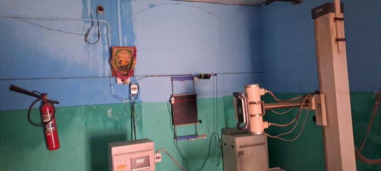 बदहाली – सदर अस्पताल में कहीं छत से टपक रहा बारिश का पानी, कहीं वार्ड व जांच केंद्रों में खराब हो रहे दवा व उपकरण