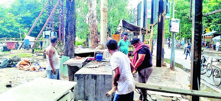 सख्ती के बाद कब्जा खुद छोड़ने लगे लोग